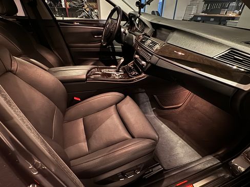 Used 2011 BMW 550i Sedan image 7