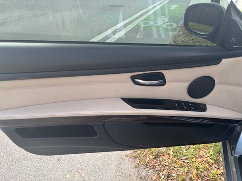 Used 2011 BMW 328i Convertible image 8