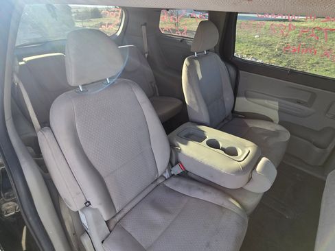 Used 2016 Kia Sedona LX w/ LX Convenience Package image 6