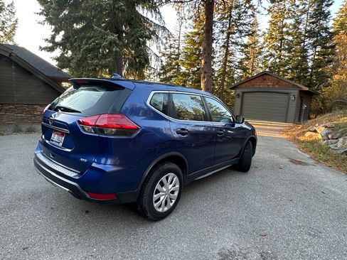 Used 2017 Nissan Rogue S image 8