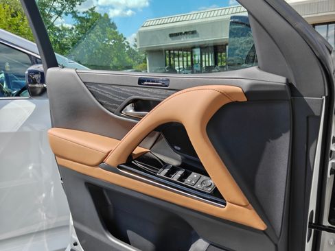 Used 2025 Lexus LX 700h Luxury w/ Appearance Package AWD/4WD image 18