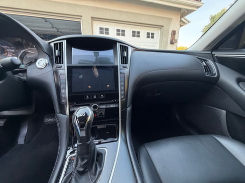 Used 2018 INFINITI Q50 Luxe AWD/4WD image 16