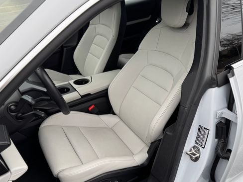 Used 2021 Porsche Taycan 4S image 17