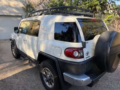 Used 2013 Toyota FJ Cruiser 4WD image 2