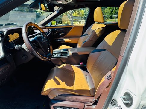 Used 2019 Lexus ES 300h w/ Accessory Package 2 FWD image 6
