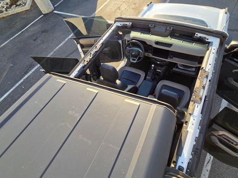 Used 2023 Ford Bronco Wildtrak image 10