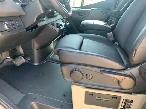 Used 2023 Mercedes-Benz Sprinter 2500 image 19