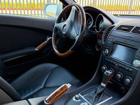 Used 2011 Mercedes-Benz SLK 300 image 16