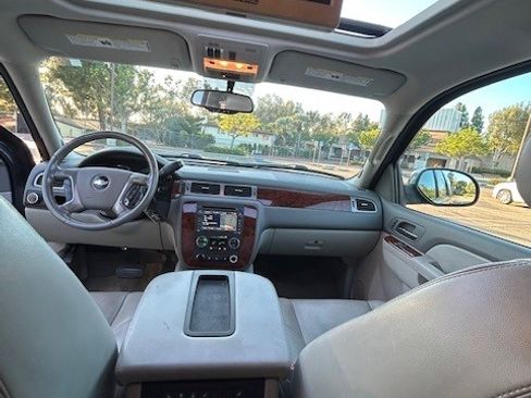 Used 2010 Chevrolet Tahoe LTZ image 14