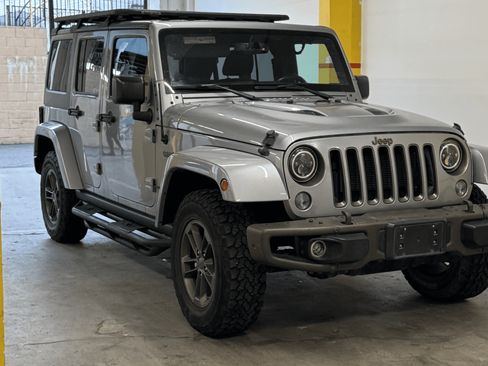 Used 2016 Jeep Wrangler Unlimited Sahara image 9