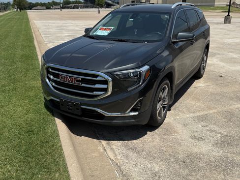 Used 2018 GMC Terrain SLT w/ Preferred Package FWD image 2