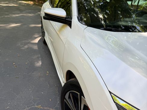Used 2017 Honda Civic EX-L image 2