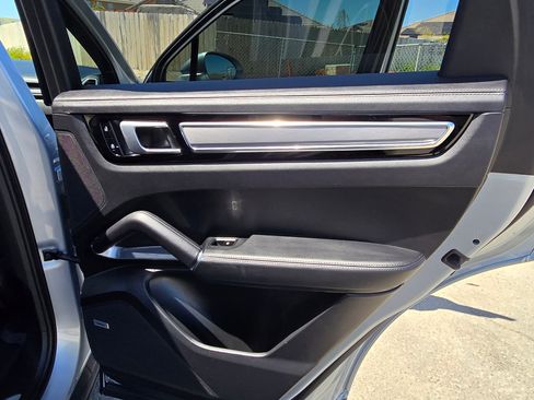 Used 2019 Porsche Cayenne Turbo image 16