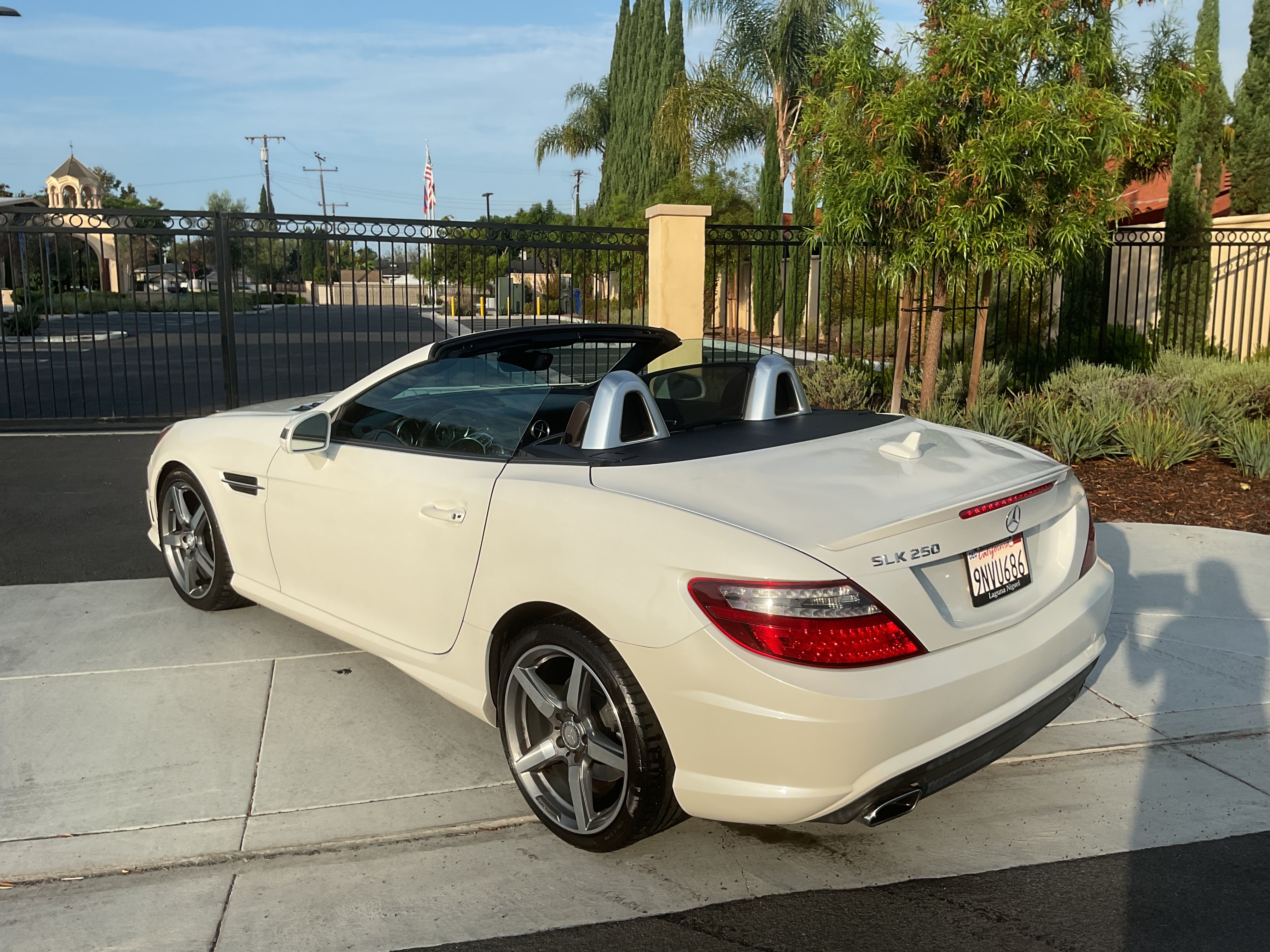 Used 2015 Mercedes-Benz SLK 250 image 2