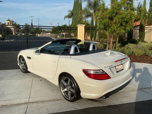 Used 2015 Mercedes-Benz SLK 250 image 2