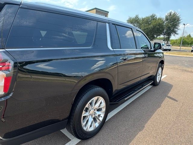 Used 2021 Chevrolet Suburban Premier RWD image 9