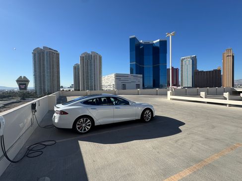 Used 2016 Tesla Model S P90D image 16