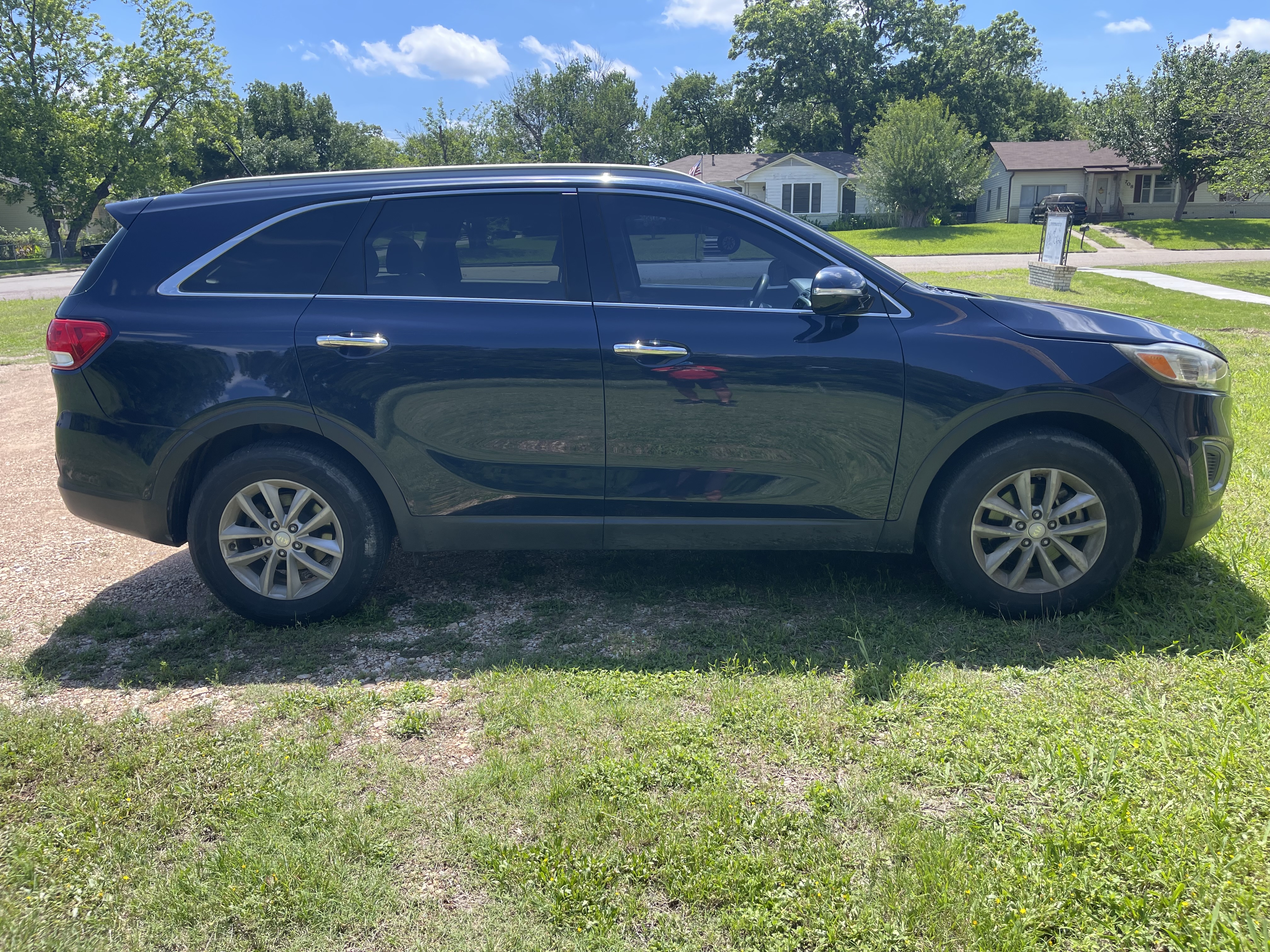 Used 2017 Kia Sorento FWD image 4