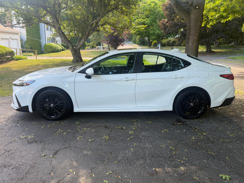 Used 2025 Toyota Camry SE w/ Multimedia Upgrade Package AWD/4WD image 19