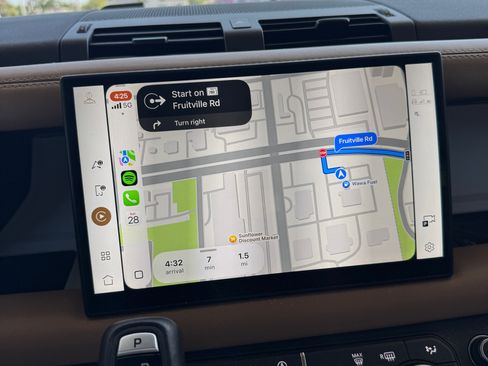 Used 2025 Land Rover Defender 110 S image 13