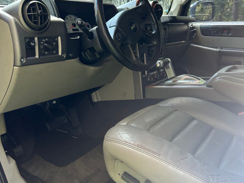 Used 2004 HUMMER H2 w/ Preferred Equipment Group AWD/4WD image 8