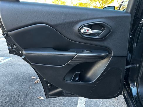 Used 2014 Jeep Cherokee Limited w/ Technology Group image 13