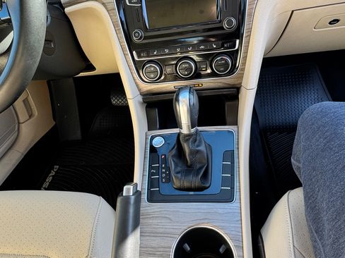 Used 2018 Volkswagen Passat 2.0T SE image 20