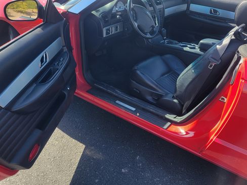 Used 2004 Ford Thunderbird image 17