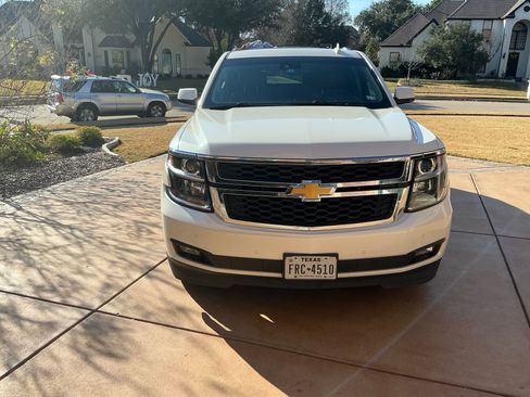 Used 2015 Chevrolet Suburban LT w/ Luxury Package image 5