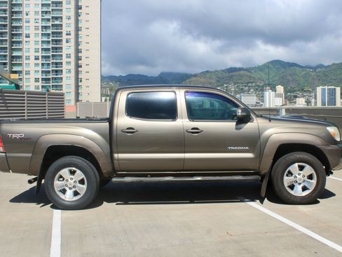 Used 2013 Toyota Tacoma PreRunner image 8