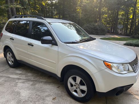 Used 2011 Subaru Forester 2.5X w/ Popular Equipment Group 1A AWD/4WD image 1