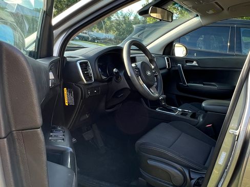 Used 2021 Kia Sportage LX FWD image 6