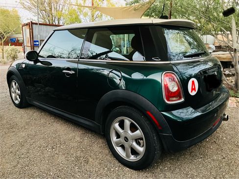 Used 2010 MINI Cooper Hardtop image 8
