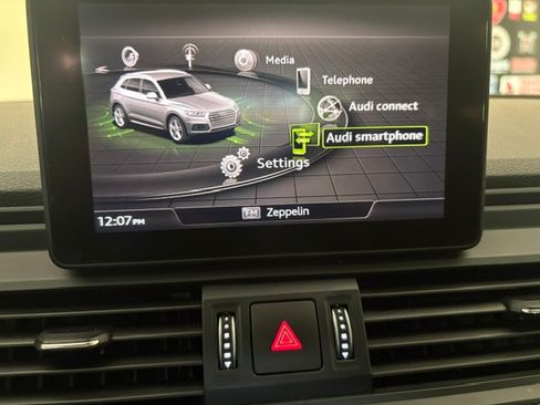 Used 2019 Audi Q5 2.0T Premium w/ Convenience Package AWD/4WD image 19