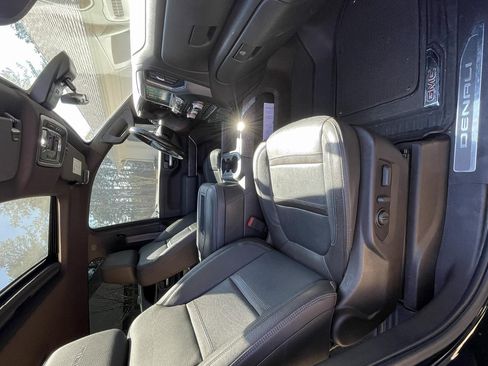 Used 2021 GMC Sierra 2500 Denali w/ Denali Black Diamond Edition image 14