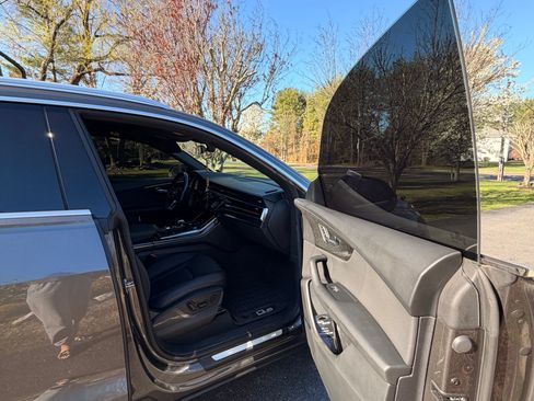Used 2019 Audi Q8 Premium Plus w/ Premium Plus image 16