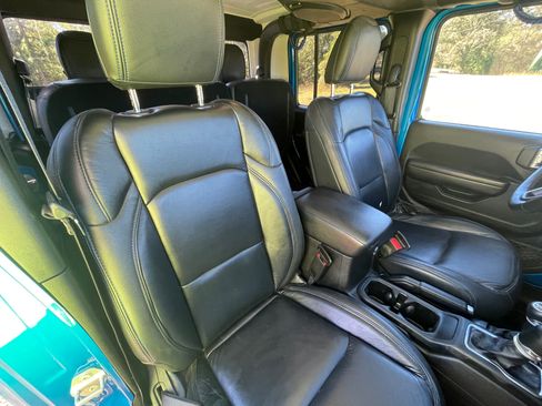 Used 2020 Jeep Gladiator Sport w/ Quick Order Package 24S image 9