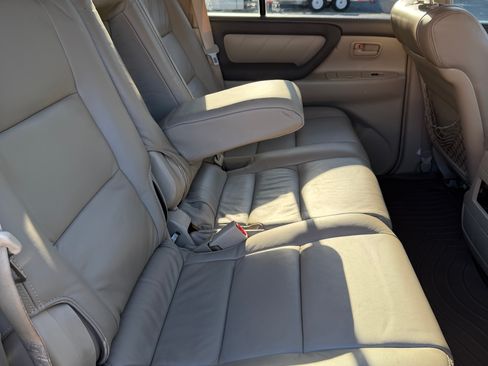 Used 2004 Toyota Land Cruiser image 12