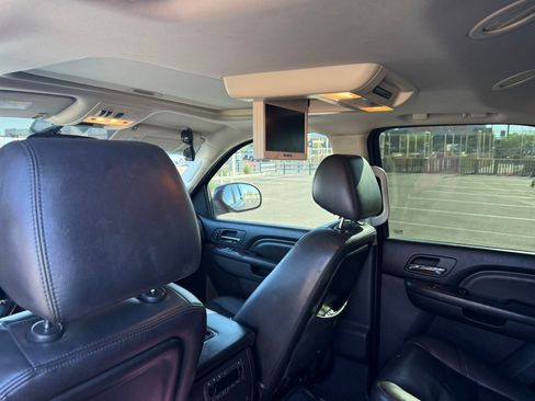 Used 2011 GMC Yukon Denali image 9