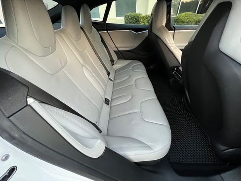 Used 2015 Tesla Model S 70D image 13