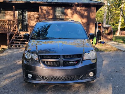Used 2019 Dodge Grand Caravan GT image 2