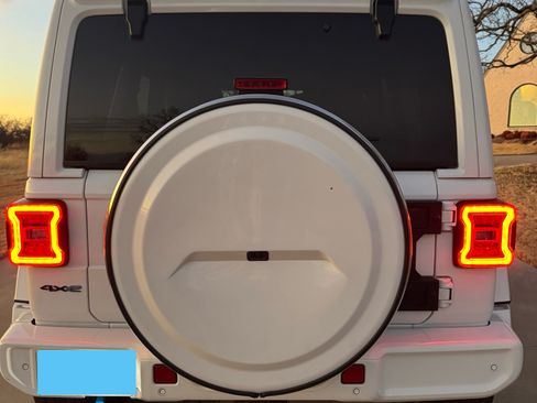 Used 2022 Jeep Wrangler Unlimited Sahara image 13