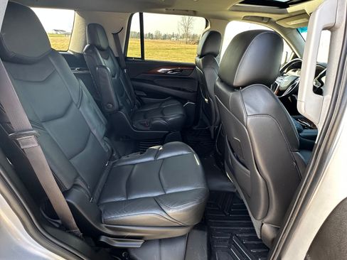 Used 2018 Cadillac Escalade Luxury image 11