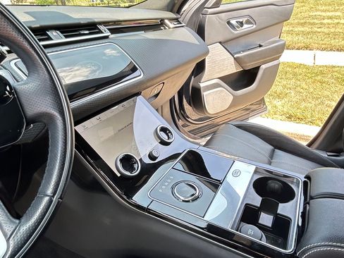 Used 2018 Land Rover Range Rover Velar R-Dynamic SE image 10