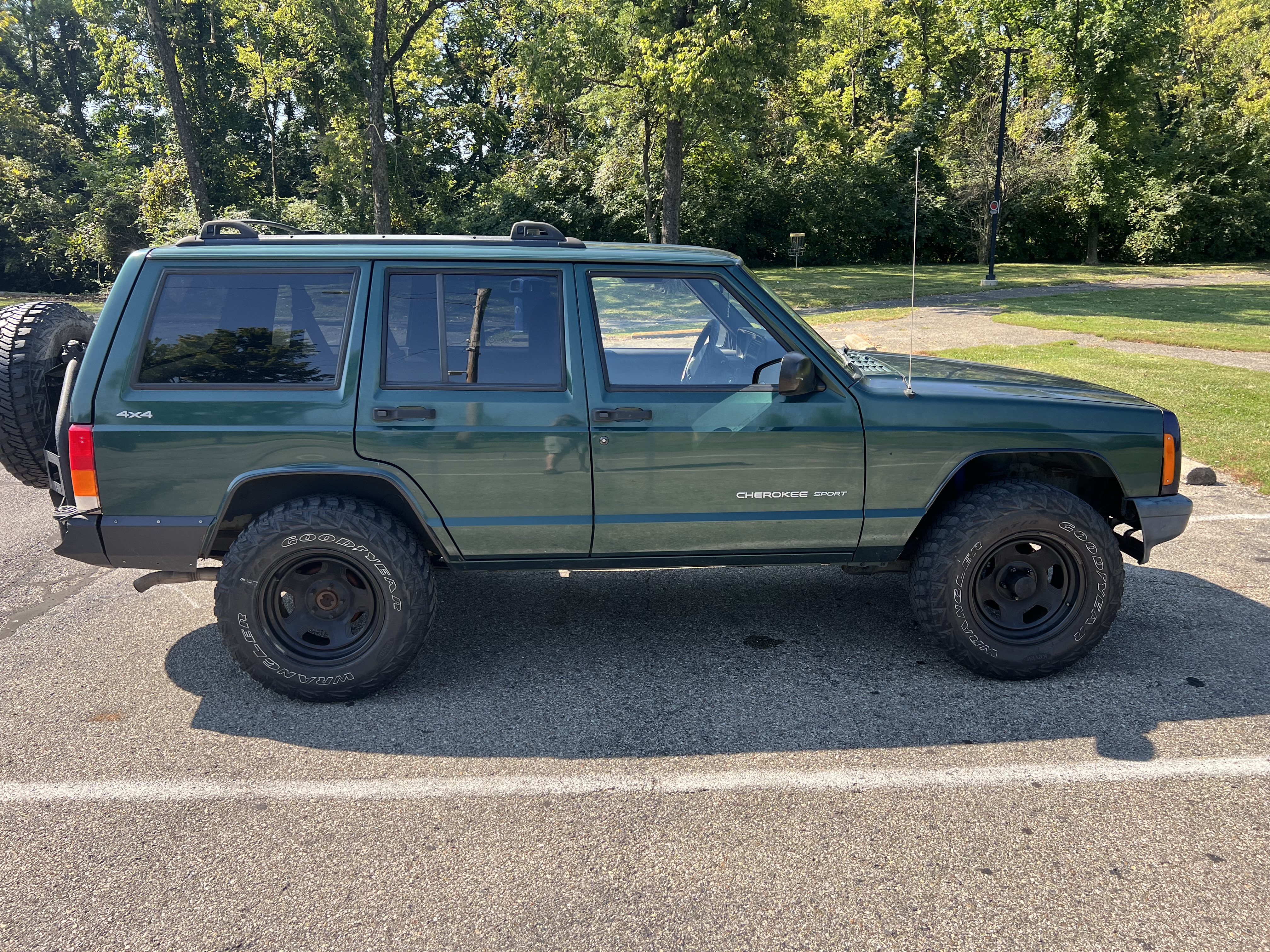 Used 2001 Jeep Cherokee Sport AWD/4WD image 2