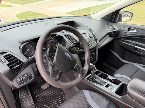 Used 2017 Ford Escape SE image 11