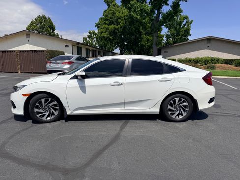 Used 2018 Honda Civic EX image 9