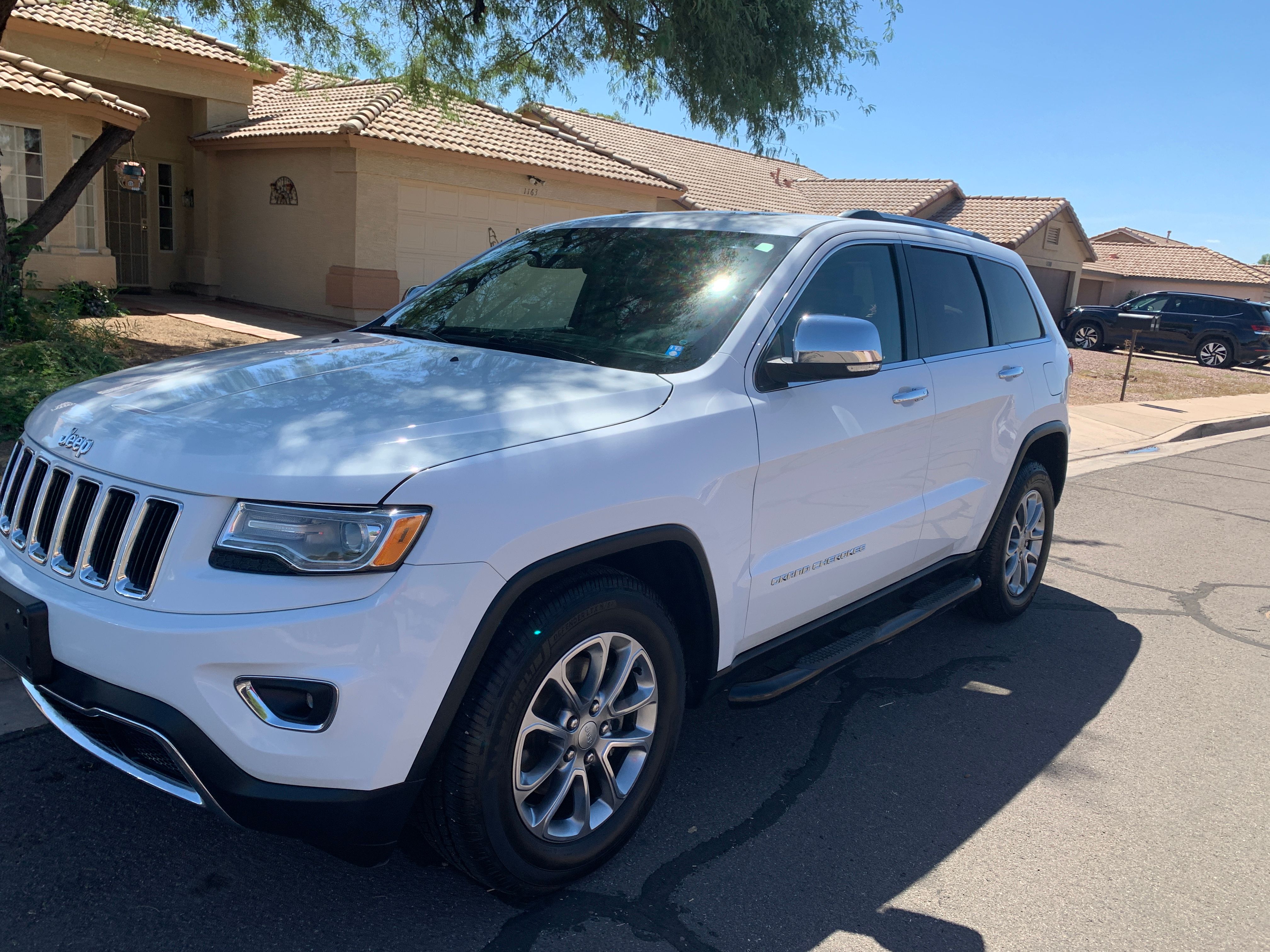 Used 2015 Jeep Grand Cherokee Limited w/ Luxury Group II AWD/4WD image 4