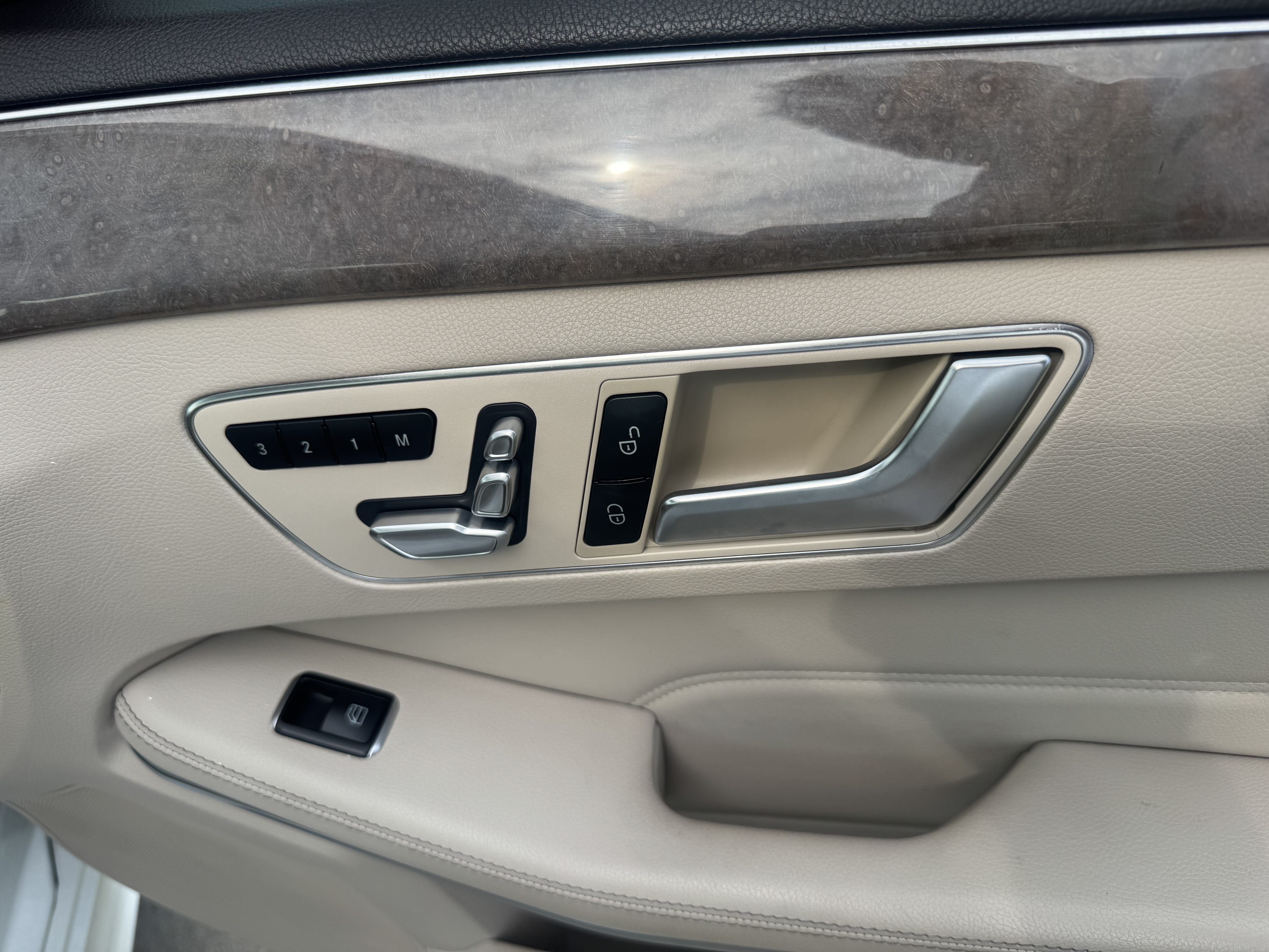 Used 2015 Mercedes-Benz E 350 4MATIC Sedan image 15