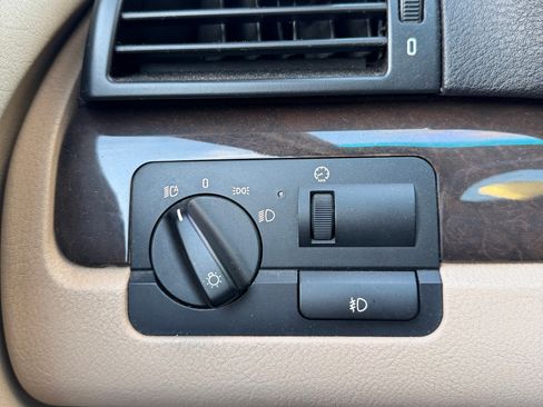 Used 2003 BMW 325i Wagon image 19